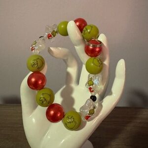 Grinch beaded bracelet